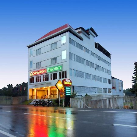 Готель Sreevalsam Residency Kulanada Tamarakulam Екстер'єр фото