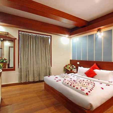 Готель Sreevalsam Residency Kulanada Tamarakulam Екстер'єр фото