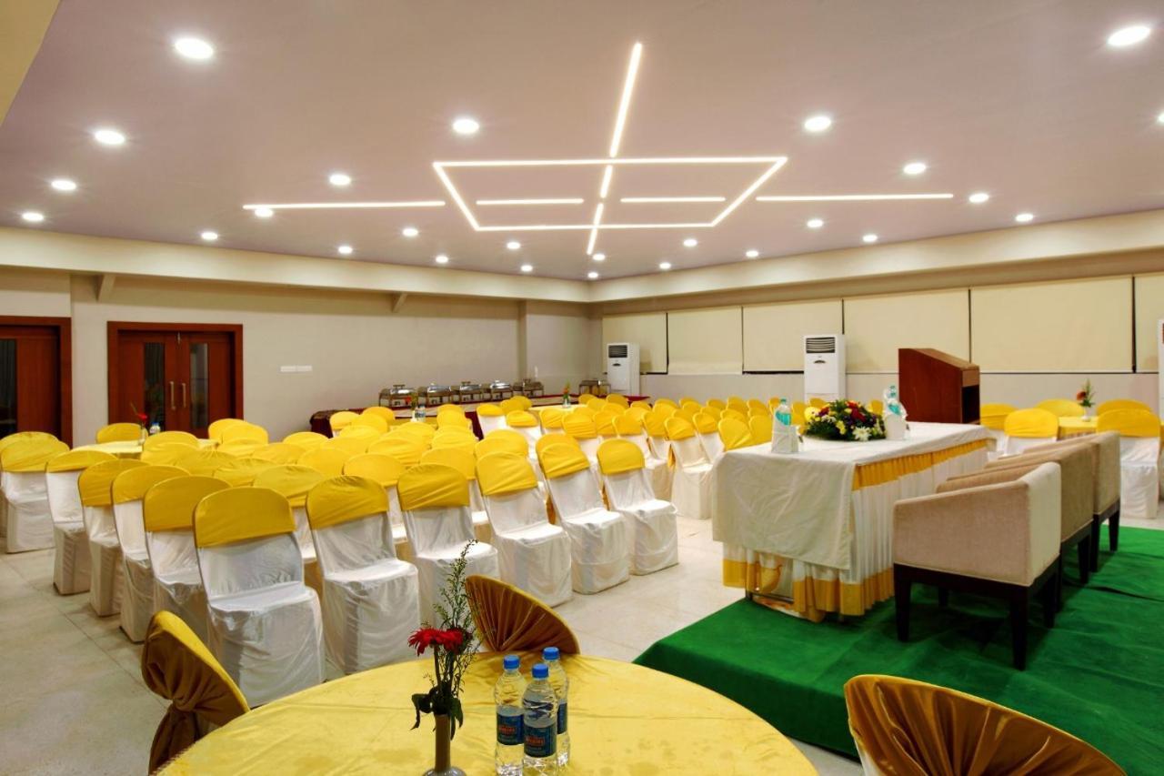 Готель Sreevalsam Residency Kulanada Tamarakulam Екстер'єр фото