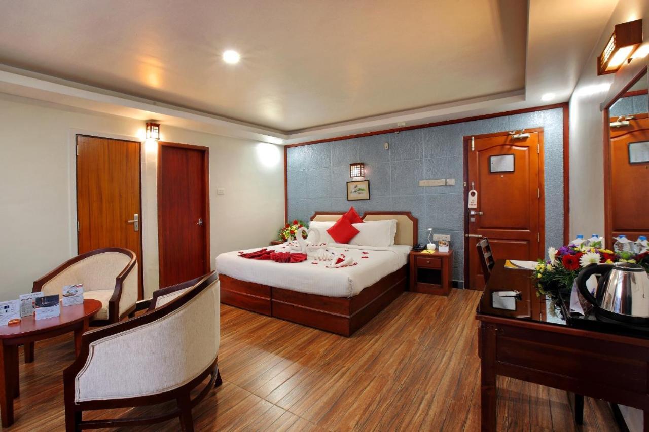 Готель Sreevalsam Residency Kulanada Tamarakulam Екстер'єр фото