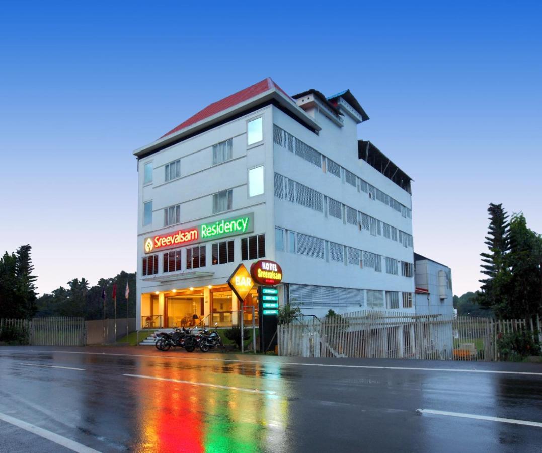 Готель Sreevalsam Residency Kulanada Tamarakulam Екстер'єр фото