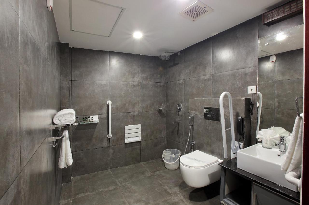 Готель Sreevalsam Residency Kulanada Tamarakulam Екстер'єр фото