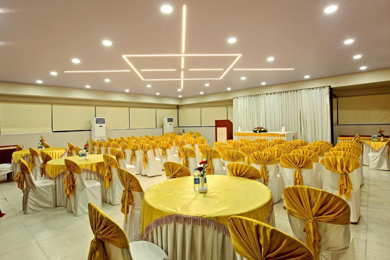 Готель Sreevalsam Residency Kulanada Tamarakulam Екстер'єр фото