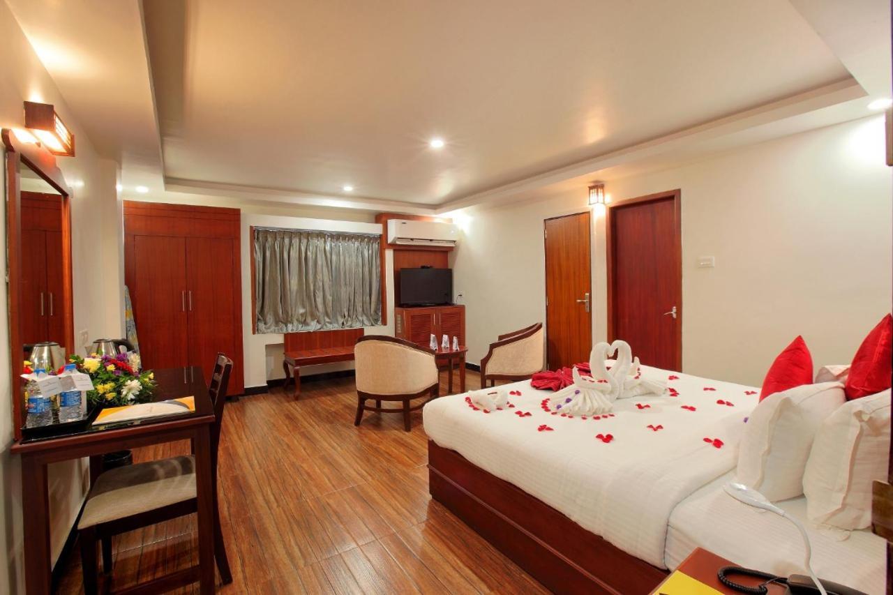 Готель Sreevalsam Residency Kulanada Tamarakulam Екстер'єр фото