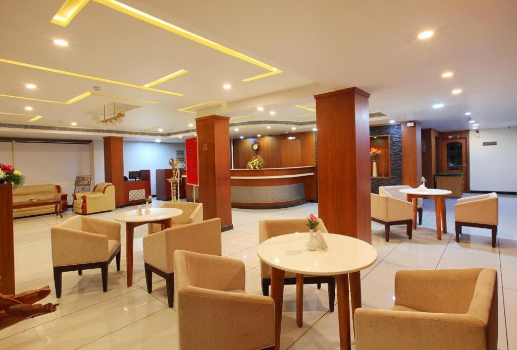 Готель Sreevalsam Residency Kulanada Tamarakulam Екстер'єр фото