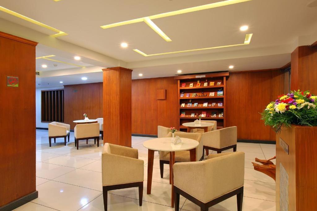 Готель Sreevalsam Residency Kulanada Tamarakulam Екстер'єр фото